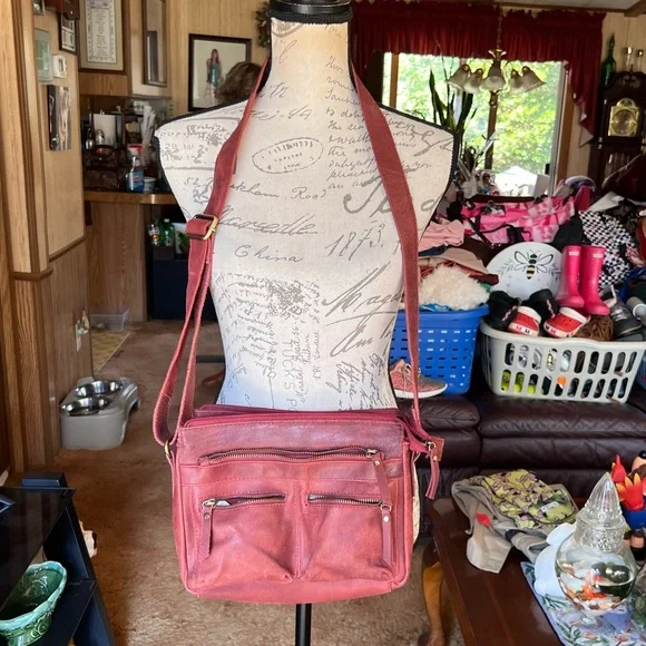 100% cow hide leather Great American leather works red crossbody handbag. - Picture 1 of 17